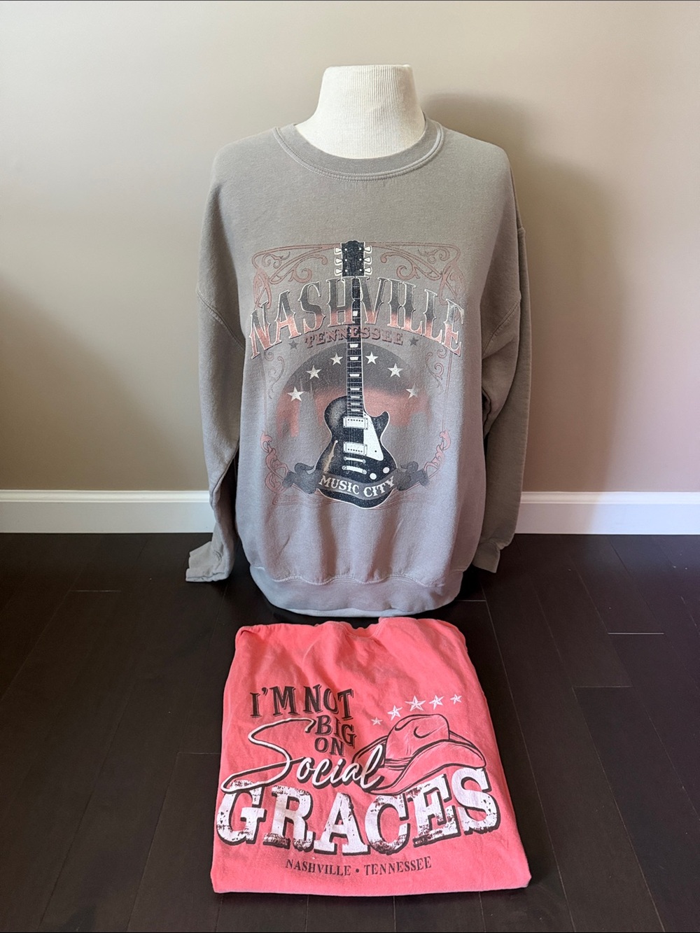Nashville Bundle sz M- Altar’d State sweatshirt & orange Nash tee